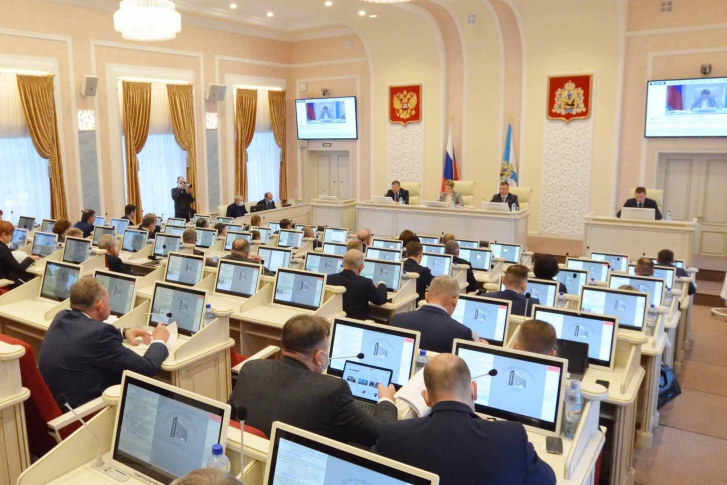 Больше всего денег депутаты решили направить на погашение дефицита бюджета Больше всего денег депутаты решили направить на погашение дефицита бюджета