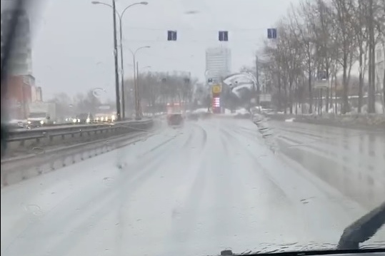 В Екатеринбурге среди зимы пошел дождь В Екатеринбурге среди зимы пошел дождь