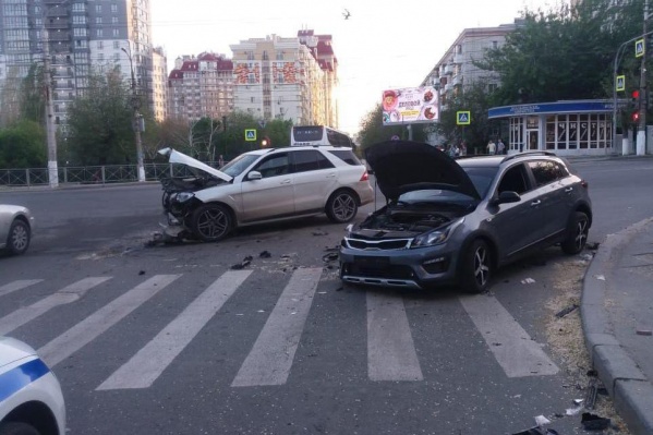 Одному из водителей потребовалась медицинская помощь Одному из водителей потребовалась медицинская помощь