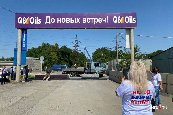 Владельцы заблокированного бизнеса радуются сносу блоков. Но это не значит, что торговля возобновится Владельцы заблокированного бизнеса радуются сносу блоков. Но это не значит, что торговля возобновится