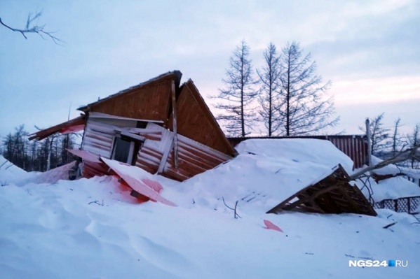 От схода лавины погибли двое взрослых и ребенок. Еще один ребенок сильно пострадал, и еще двое взрослых получили травмы и ушибы От схода лавины погибли двое взрослых и ребенок. Еще один ребенок сильно пострадал, и еще двое взрослых получили травмы и ушибы