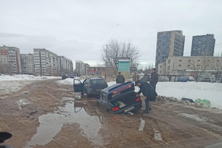 У машины есть повреждения по кузову У машины есть повреждения по кузову