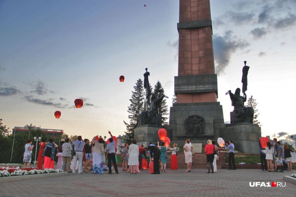 Выпускные в школах пройдут <nobr class="_">24 и 25 июня</nobr> Выпускные в школах пройдут <nobr class="_">24 и 25 июня</nobr>