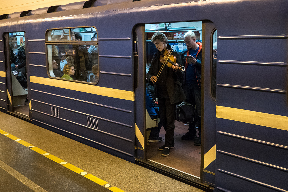 Одна голова хорошо, а 37 — лишние. Вагоны в петербургском метро простаивают в ожидании 36-миллиардного обновления