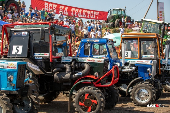 Гонки на тракторах проводятся в Ростовской области <nobr class="_">с 2002 года</nobr> Гонки на тракторах проводятся в Ростовской области <nobr class="_">с 2002 года</nobr>