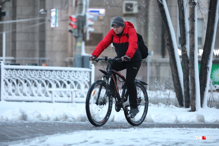 Для некоторых даже лютые морозы — не повод завершить велосезон