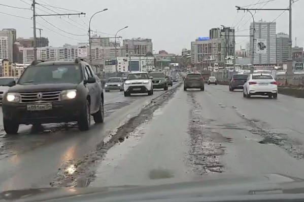 Состояние дорожного покрытия оставляет желать лучшего Состояние дорожного покрытия оставляет желать лучшего