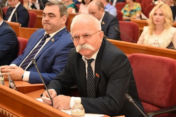 47 депутатов проголосовали за прекращение Вахтангом Козаевым полномочий 47 депутатов проголосовали за прекращение Вахтангом Козаевым полномочий