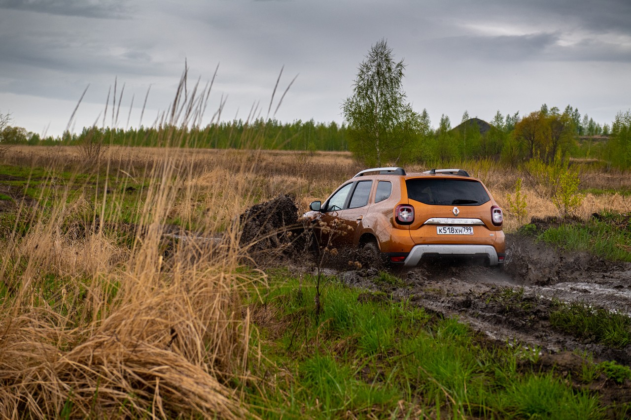 В Renault считают, что вариатор не снижает проходимости автомобиля, но чисто субъективно с механикой чувствуешь себя увереннее В Renault считают, что вариатор не снижает проходимости автомобиля, но чисто субъективно с механикой чувствуешь себя увереннее