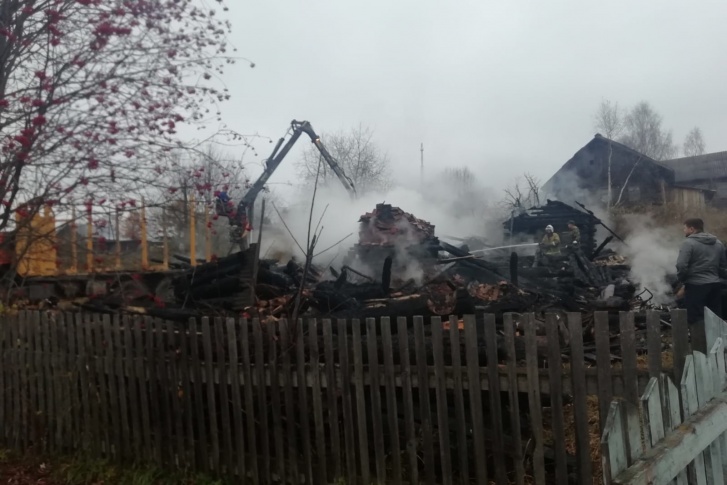 Дом в Березнике полностью сгорел Дом в Березнике полностью сгорел