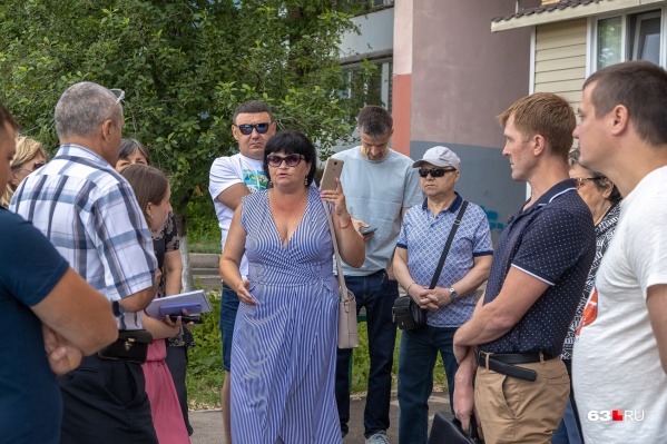 Жители вышли на собрание, чтобы выразить свое недовольство Жители вышли на собрание, чтобы выразить свое недовольство