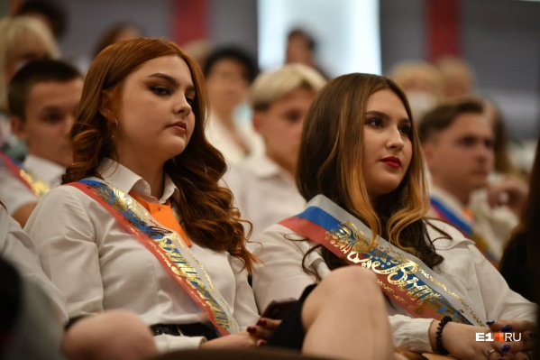 В этом году девятые классы закончили больше 13 тысяч детей, а одиннадцатые — больше 7 тысяч В этом году девятые классы закончили больше 13 тысяч детей, а одиннадцатые — больше 7 тысяч