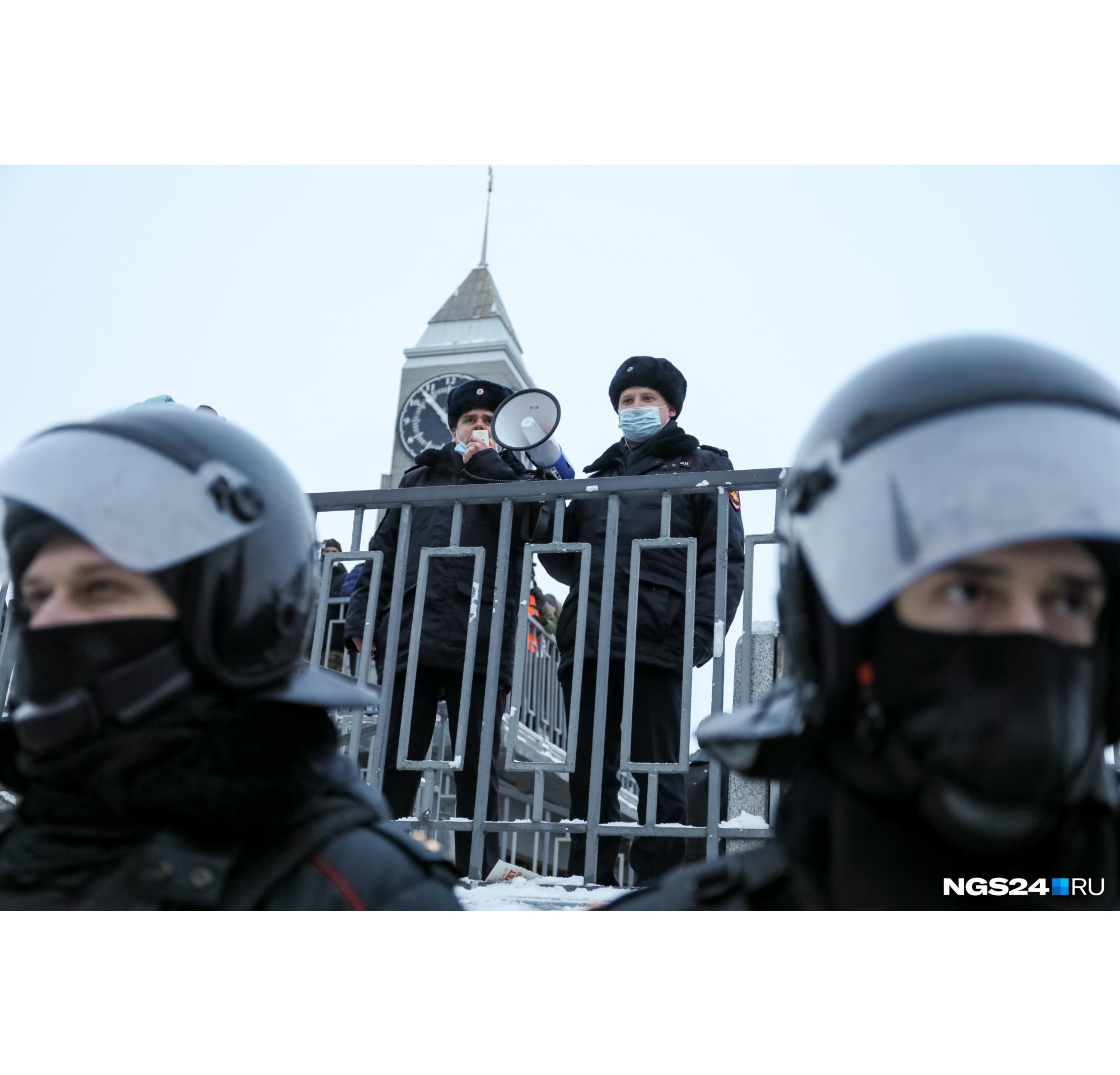 Фактически митинг закончился в районе <nobr class="_">17:00–18:00</nobr>. Его разогнали Фактически митинг закончился в районе <nobr class="_">17:00–18:00</nobr>. Его разогнали