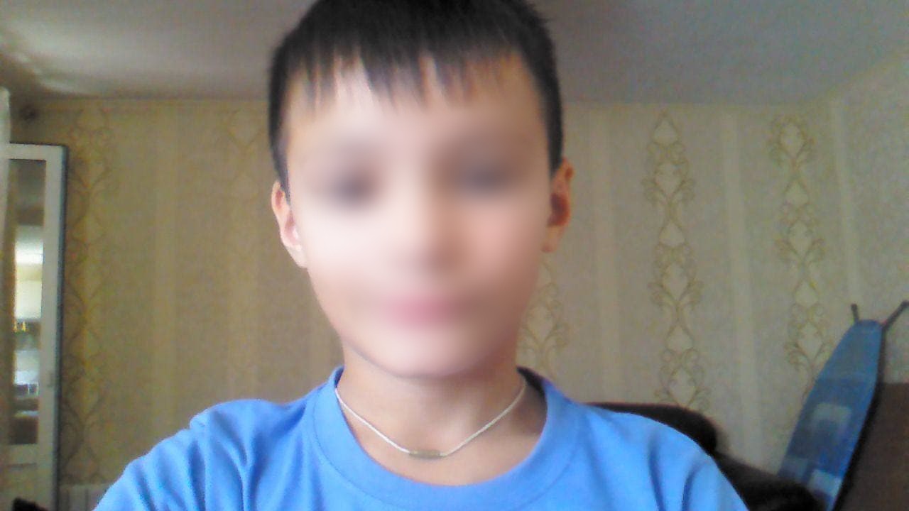По словам знакомых, парень был спокойным и уравновешенным По словам знакомых, парень был спокойным и уравновешенным