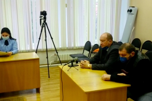 Константин Найбауэр — справа в синей маске Константин Найбауэр — справа в синей маске