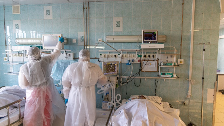 В Новосибирской области зафиксированы сразу два новых антирекорда — по числу заболевших и умерших