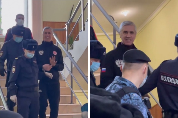 Быкова ведут из зала суда Быкова ведут из зала суда