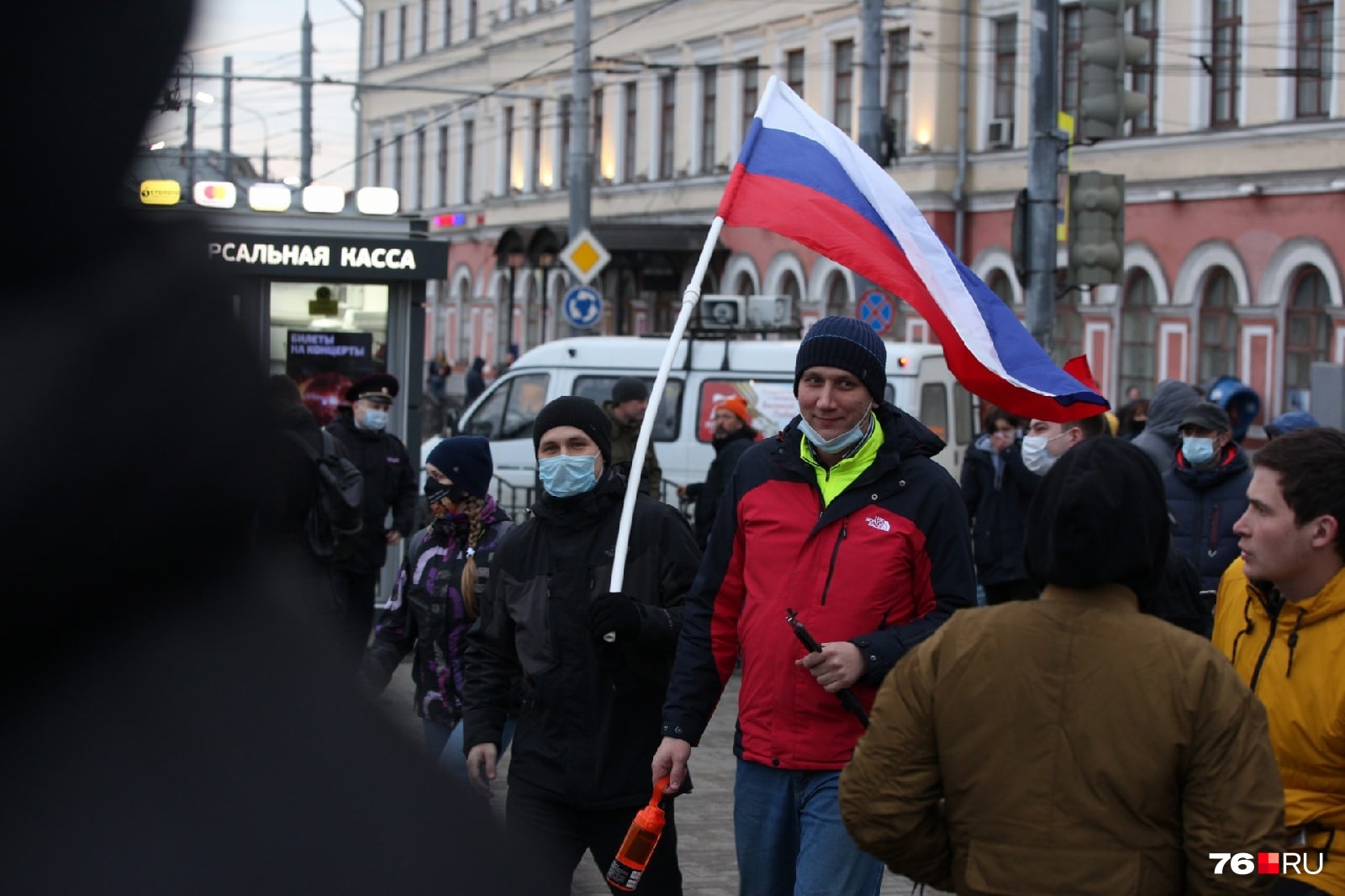 Настроение было хорошее в самом начале. Люди пели гимн России и выкрикивали «Это наш город!», «Свободу Алексею Навальному!»