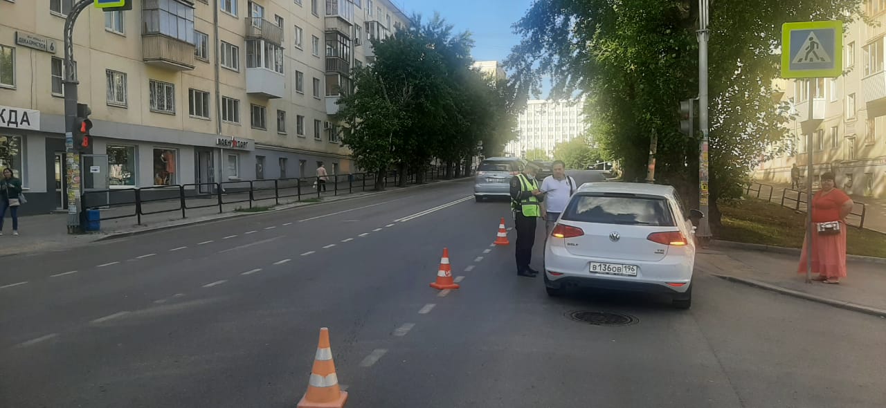 В Екатеринбурге девятилетний ребенок налетел на машину, перебегая перекресток по диагонали