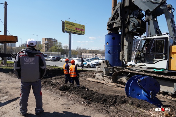 Исторический момент — начало строительства путепровода над улицей Советской Армии Исторический момент — начало строительства путепровода над улицей Советской Армии