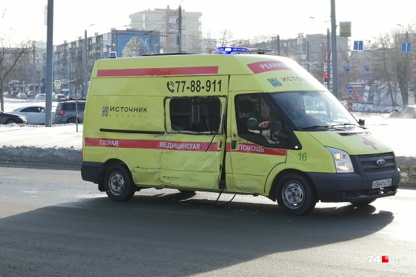 Удар пришелся в правый бок скорой Удар пришелся в правый бок скорой 