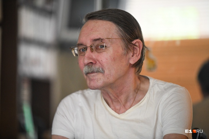 Александр Беляев много лет работает журналистом Александр Беляев много лет работает журналистом