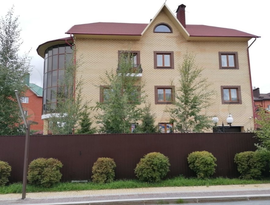 Дом расположен в 37-м микрорайоне Сургута Дом расположен в 37-м микрорайоне Сургута