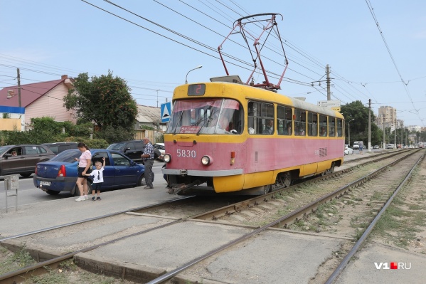 Теперь волгоградцам придется пересаживаться на автобусы Теперь волгоградцам придется пересаживаться на автобусы