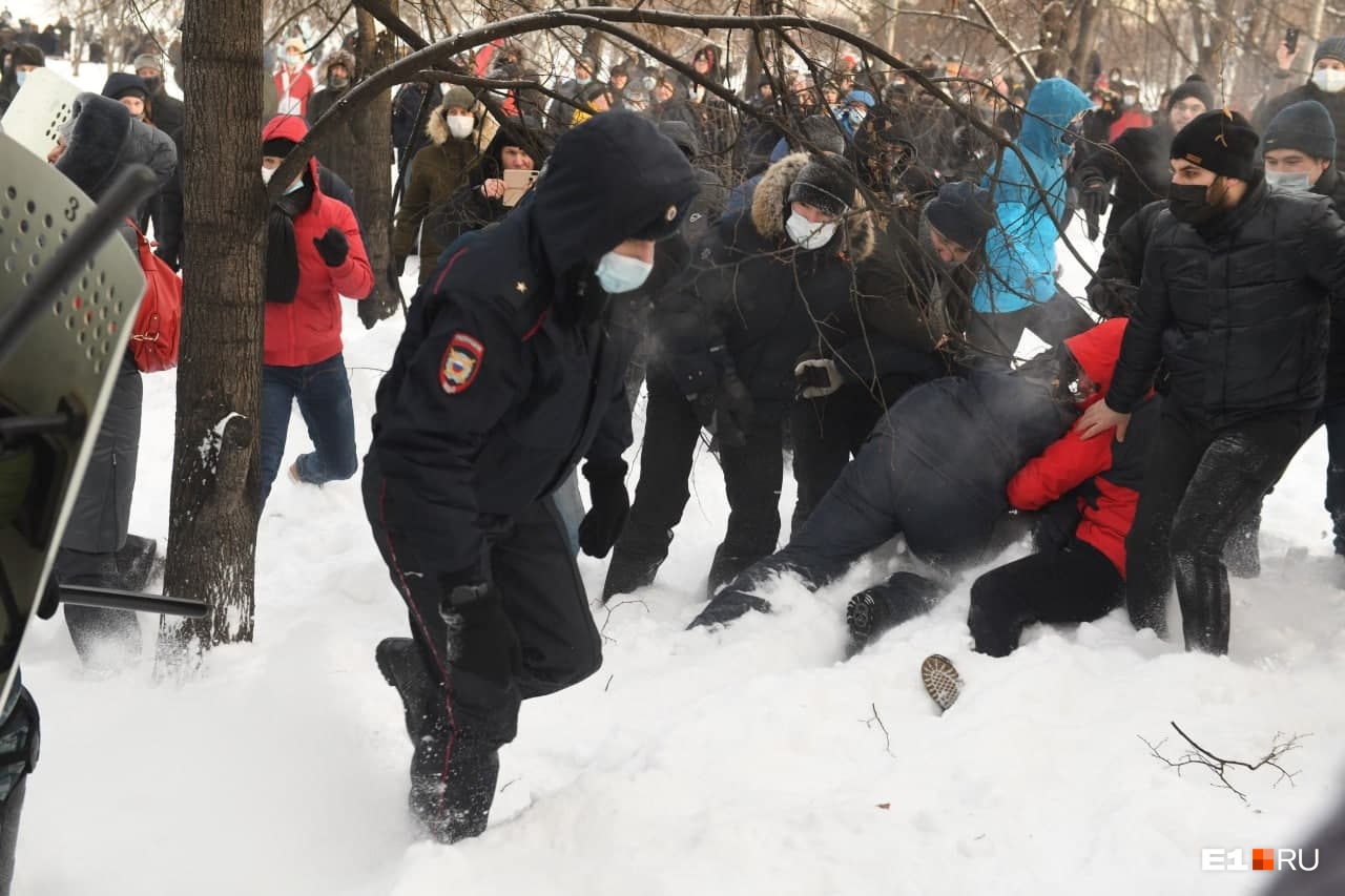 На акции протеста в Екатеринбурге задержали 14 человек