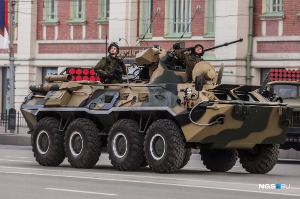 В параде примут участие более <nobr class="_">2000 человек</nobr> В параде примут участие более <nobr class="_">2000 человек</nobr>
