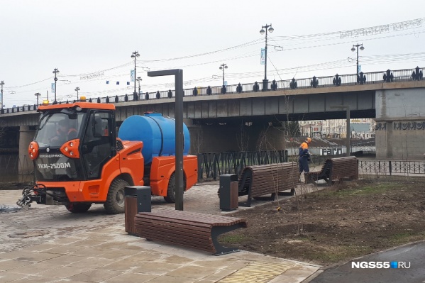 Работы по благоустройству набережной Оми стройкомпания закончила на полгода позже, чем планировалось Работы по благоустройству набережной Оми стройкомпания закончила на полгода позже, чем планировалось