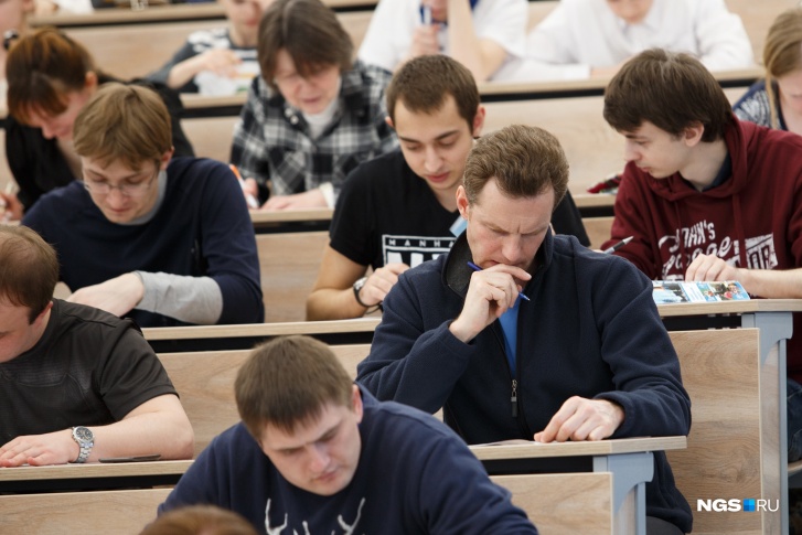 А так ли нужно высшее образование? Помогло ли оно вам при поиске работы? Расскажите в комментариях о своем опыте (мы читаем все ваши сообщения, даже не по теме!) А так ли нужно высшее образование? Помогло ли оно вам при поиске работы? Расскажите в комментариях о своем опыте (мы читаем все ваши сообщения, даже не по теме!)