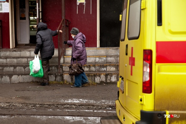 Пожилой житель Тюмени чуть не задохнулся, когда проглотил лавровый лист Пожилой житель Тюмени чуть не задохнулся, когда проглотил лавровый лист