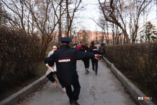 Полиция ловит участников акции Полиция ловит участников акции