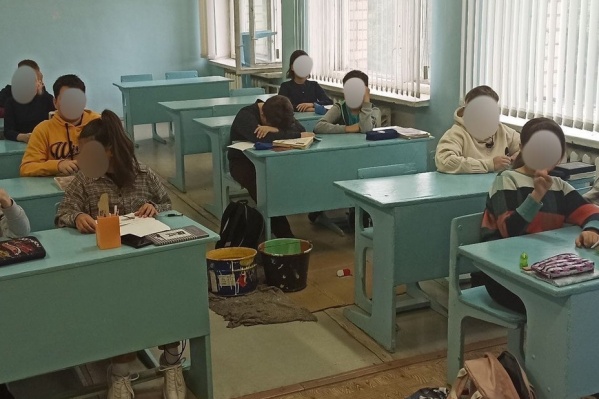 Уроки проходят под звуки дождя. Но если на небе солнце — проблем нет Уроки проходят под звуки дождя. Но если на небе солнце — проблем нет