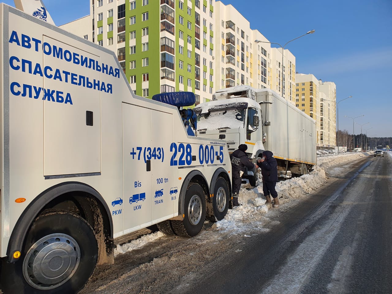 Гаишники пригрозили массово эвакуировать автомобили, чтобы помочь уборке снега в Екатеринбурге