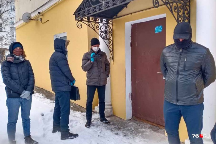 Сотрудники центра «Э» не смогли попасть в штаб Навального в Ярославле для проведения обыска