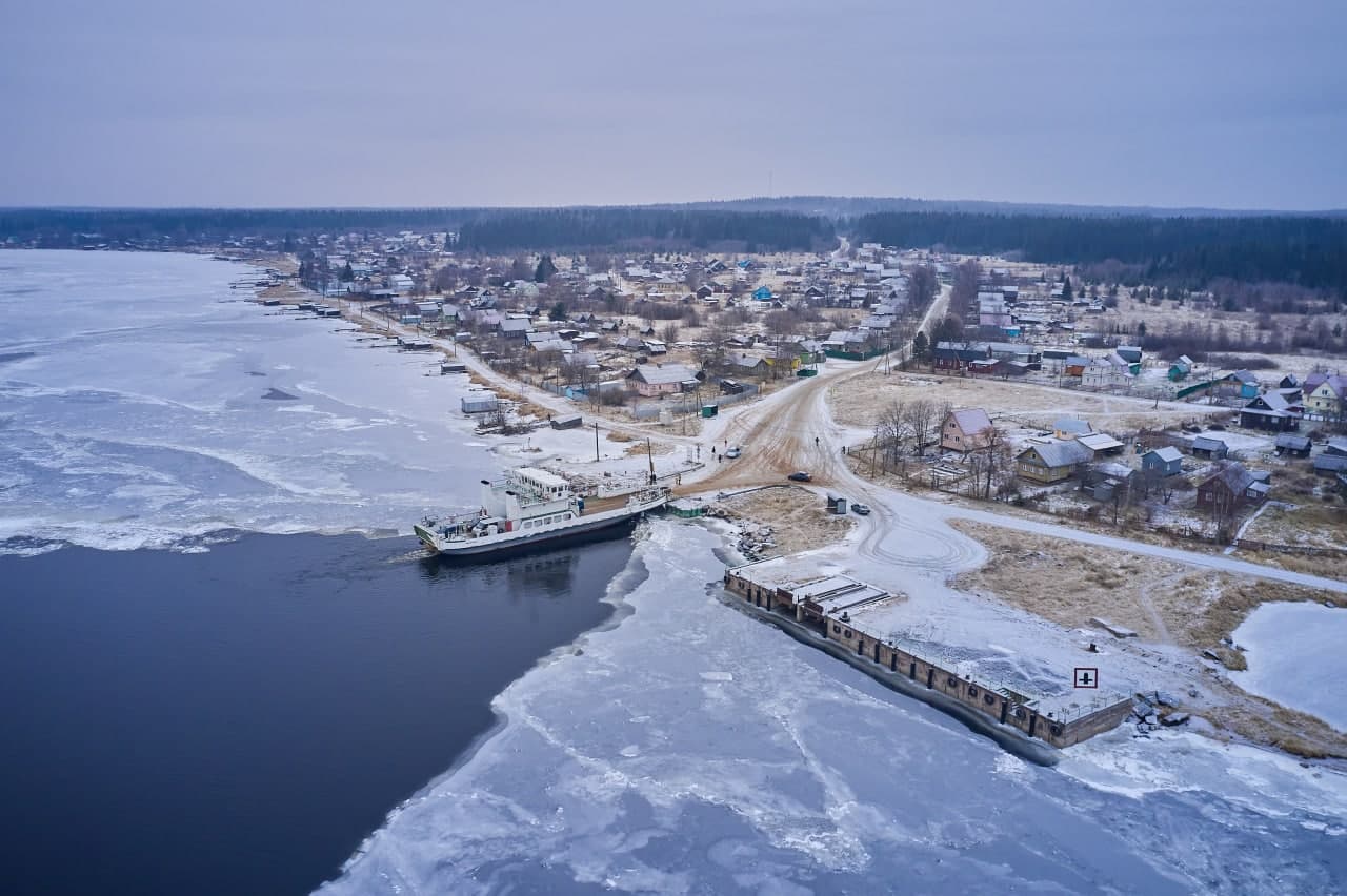 Паром зимой. Паром Свирь Филатов. Паром Вознесенье зимой. Река Свирь зимой. Вознесенье река Свирь зимой.