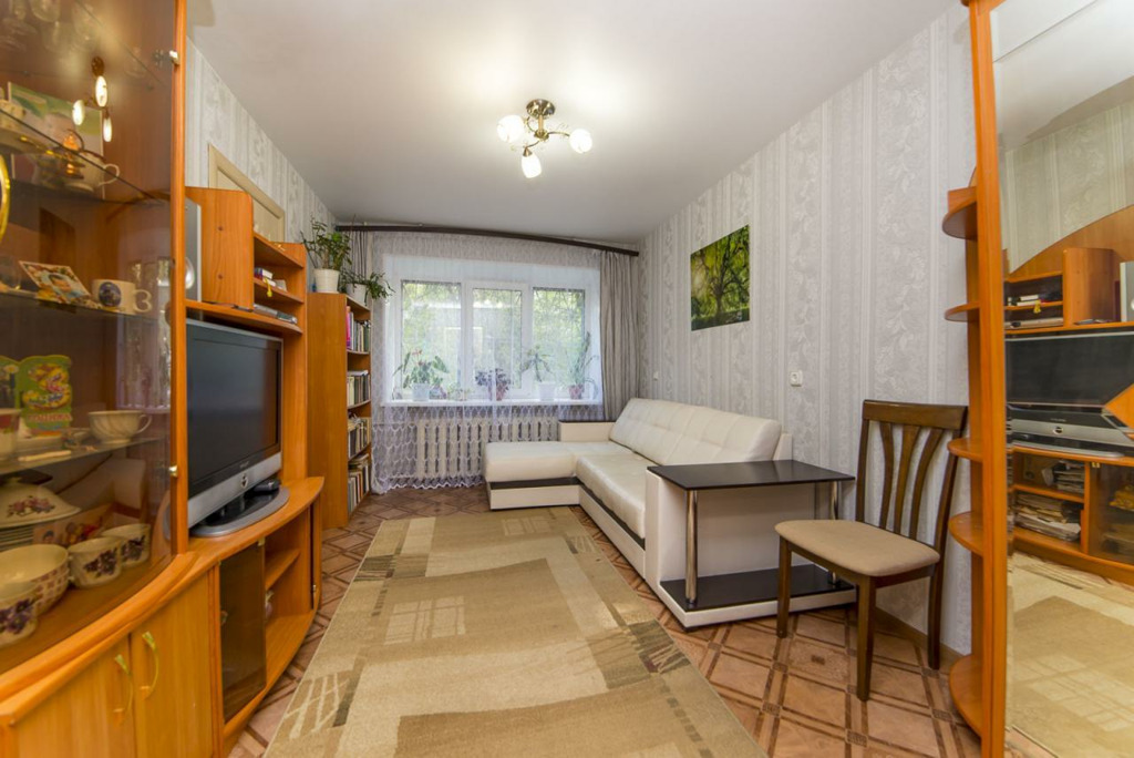 Почти за 5 млн рублей во Втузгородке продают четырехкомнатную квартиру