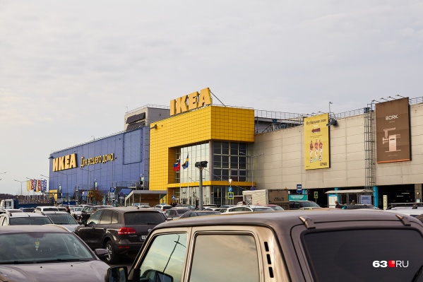 ТЦ на Московском шоссе стал центром притяжения для горожан на автомобилях ТЦ на Московском шоссе стал центром притяжения для горожан на автомобилях