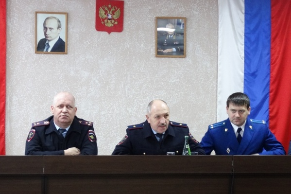 Дмитрий Злобин слева на совещании с руководством МВД и прокуратуры Дмитрий Злобин слева на совещании с руководством МВД и прокуратуры
