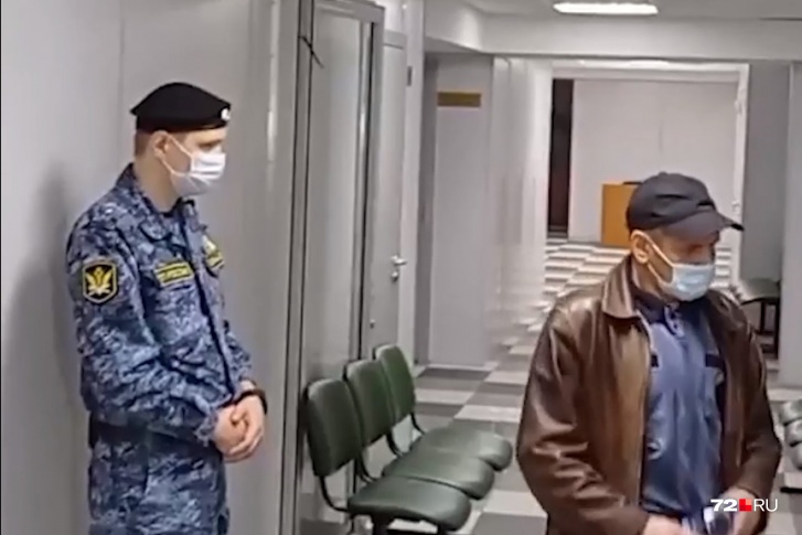 По предварительным данным, в суд пришел только отец Сергей Муравьёв По предварительным данным, в суд пришел только отец Сергей Муравьёв