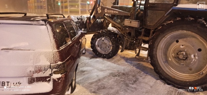 Трактор ехал на красный. Появилось видео серьезной аварии на Волгоградской