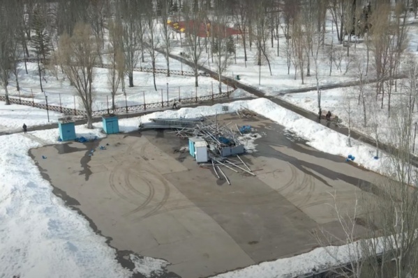 Колесо в парке Победы превратилось в груду металлолома Колесо в парке Победы превратилось в груду металлолома