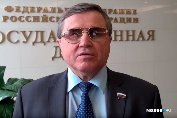 Несмотря на высокий доход, из автомобилей у Олега Смолина числится только ВАЗ Несмотря на высокий доход, из автомобилей у Олега Смолина числится только ВАЗ