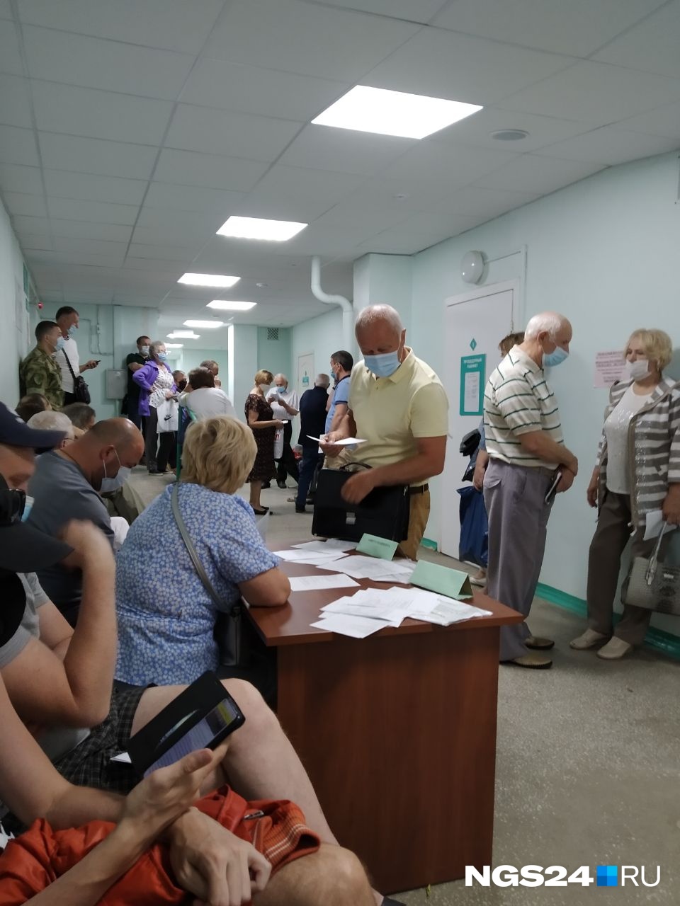 Число желающих вакцинироваться в одной из больниц Красноярска