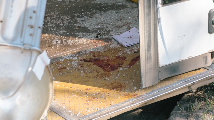 Опасный маневр: пять человек пострадали при опрокидывании автобуса в Кузбассе