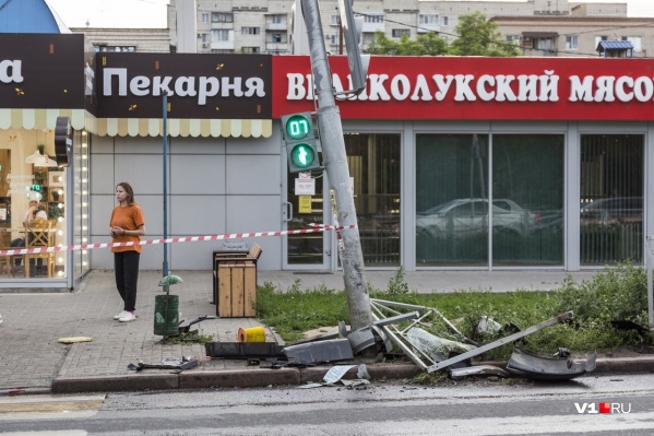 Поврежденную опору демонтируют и установят новую Поврежденную опору демонтируют и установят новую