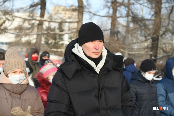 Евгений Ройзман провел вчера на митинге полтора часа Евгений Ройзман провел вчера на митинге полтора часа 