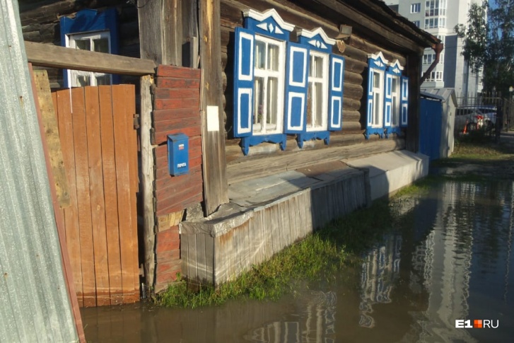 Эти же дома заливало водой в конце мая Эти же дома заливало водой в конце мая
